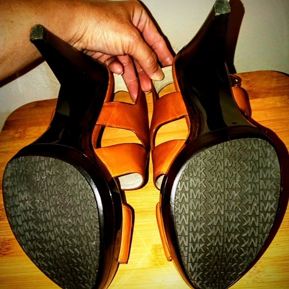 MICHAEL KORS CARLA WEDGE SIZE 7 - Picture 6 of 7